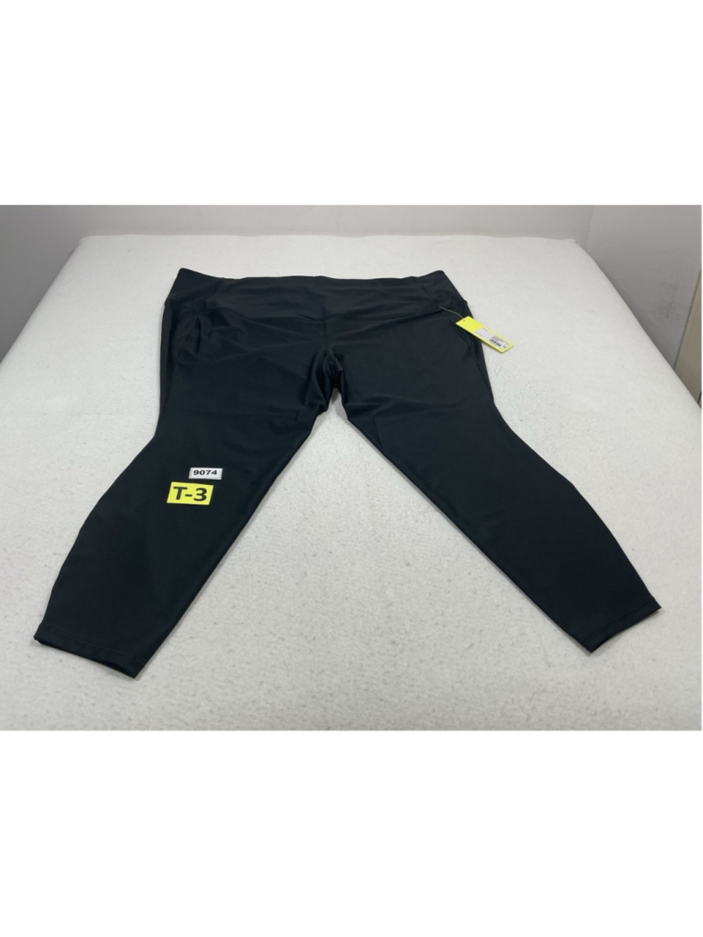 Womans NWT All In Motion Effortless Support Capri Athletic Pants 4X Black